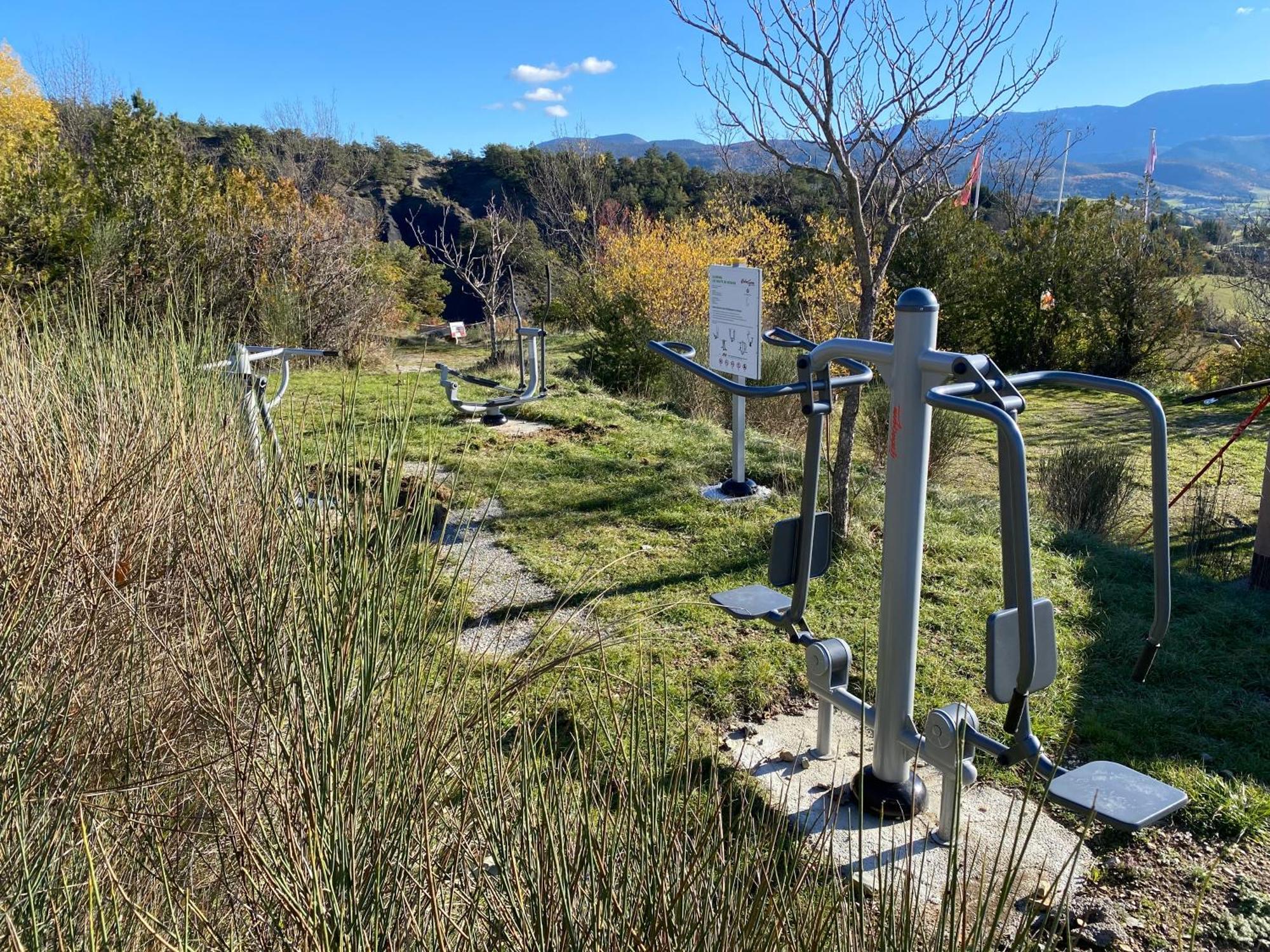 Camping Les Hauts De Rosans Экстерьер фото